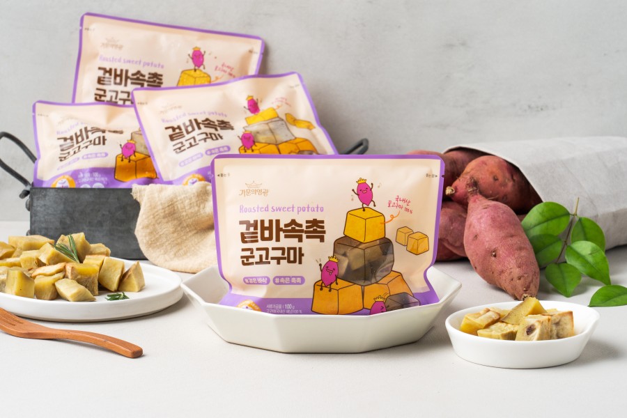  겉바속촉 군고구마 100g: 고구마 껍질을 벗겨 큐브모양으로 잘라 구운 고구마 에어프라이어,를 사용해 겉은 바삭하게 속은 촉촉하게 드시거나 자연해동 시켜 차갑게 드실 수 있는 제품 (100% 해남 고구마)