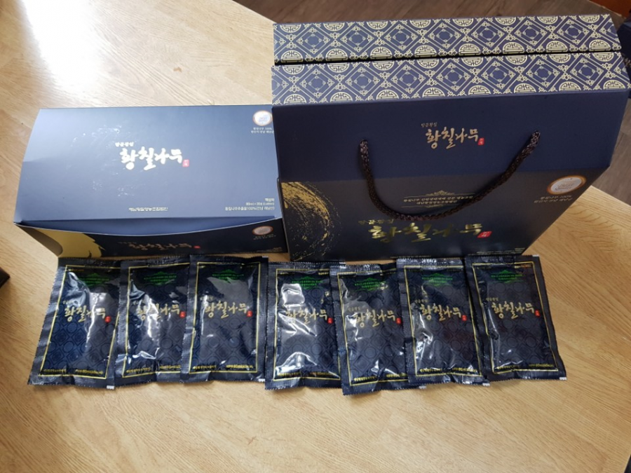  황칠진액: 숲에서 전해오는 따뜻한 남쪽에만 자라는 약용수인 황칠나무의 효능을 그대로 만든 황칠나무진액 전남 해남의 산에서 재배된 친환경유기인증 받은 황칠나무를 동절기에 채취하여 잎과 가지로만 추출한 황칠진액. 